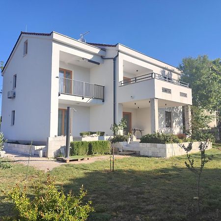 Apartments Grape Pirovac Exteriér fotografie
